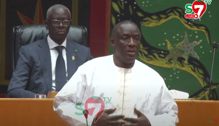 Cheikh Oumar Anne, ministre de l'éducation nationale