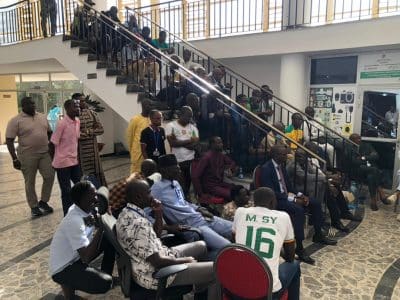 Échos du marathon : L'Assemblée nationale à l'heure du match des Lions