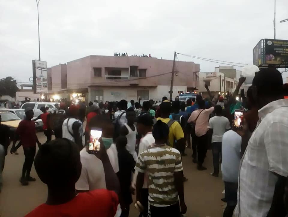 Tension à Keur Massar Sud: Les marchands ambulants accusent un agent de la mairie de tirer à balle réelle 
