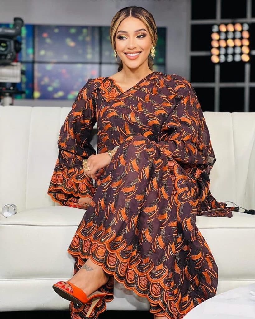 Adja Diallo gâte ses followers dans un look ultra sensuel (15 Photos)