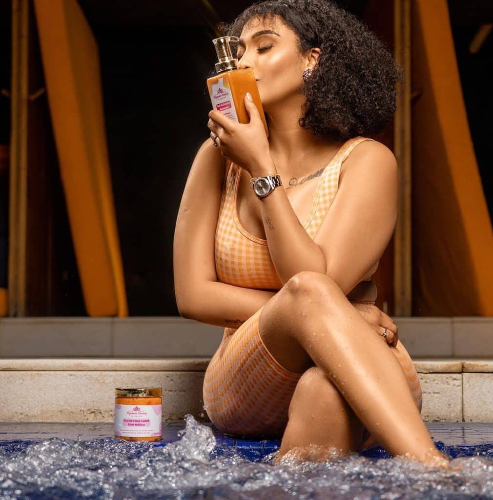 Adja Diallo gâte ses followers dans un look ultra sensuel (15 Photos)