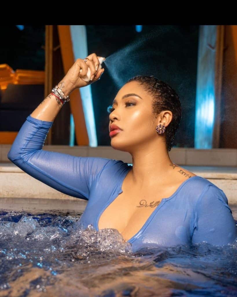 Adja Diallo gâte ses followers dans un look ultra sensuel (15 Photos)