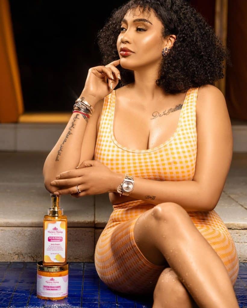 Adja Diallo gâte ses followers dans un look ultra sensuel (15 Photos)