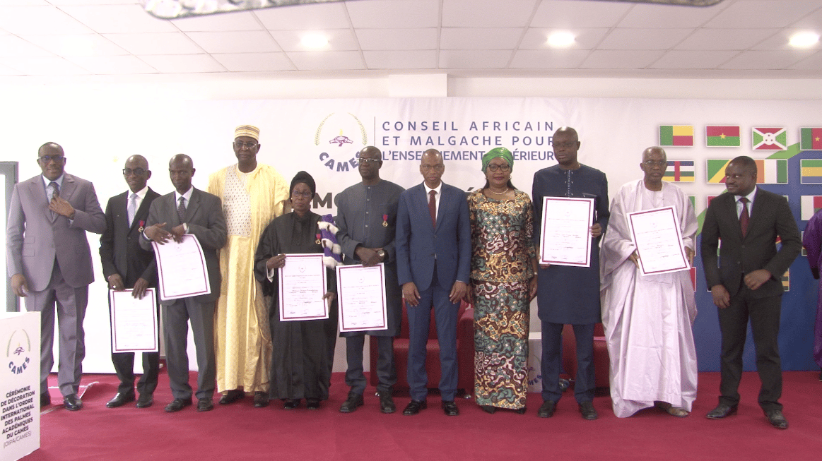CAMES - Dakar : Cérémonie de décoration dans l'ordre international des Palmes Académiques (Vidéo)