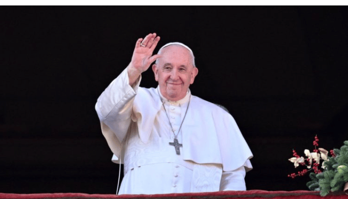 Le pape François rend hommage à la «bonté» de Benoît XVI, une «personne si noble»