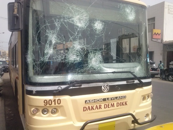 Saccage bus DDD : Plus de 20 personnes en garde à vue au commissariat de Pikine