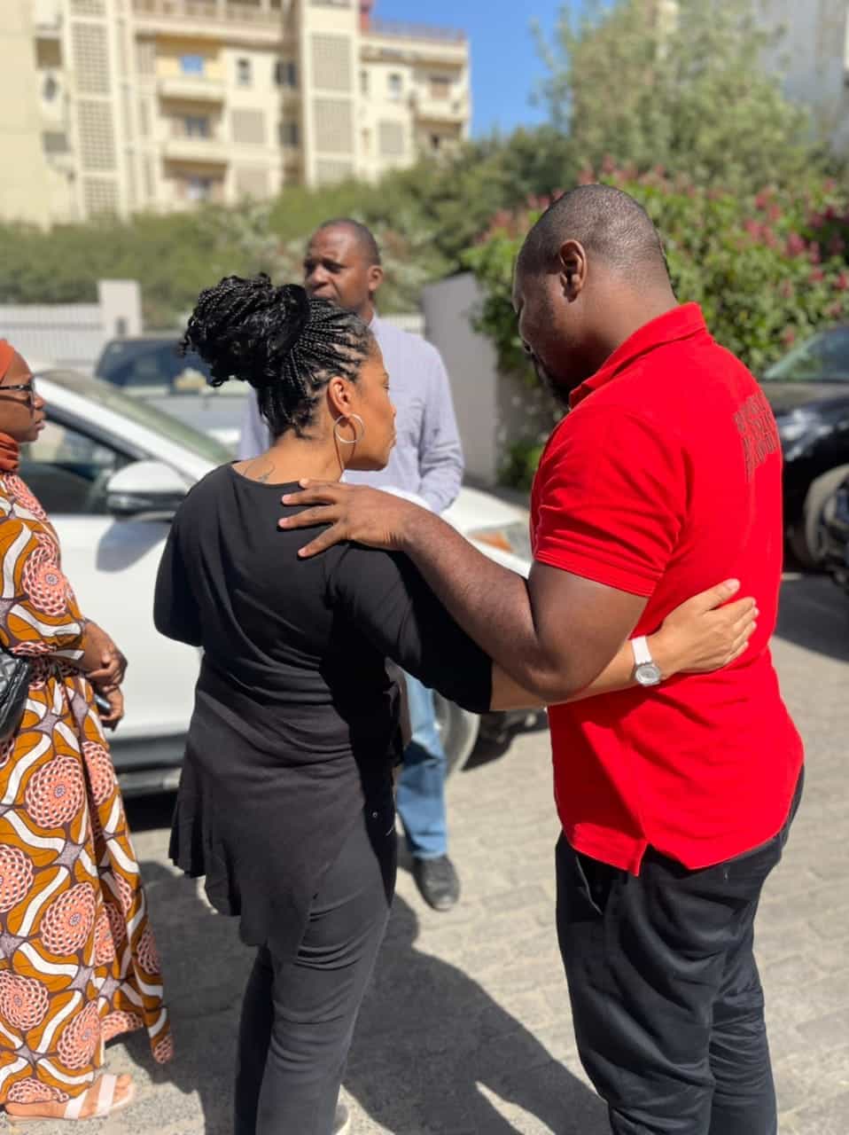 Arrêt sur images : Guy M. Sagna et Nathalie Yamb se retrouvent à Dakar et font un tour à leur mur (Photos)