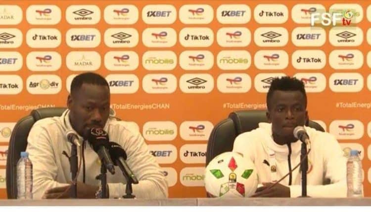 Le sélectionneur de l’équipe nationale locale s’est face à la presse, pour la traditionnelle conférence de presse d’avant match contre la Côte d’Ivoire ce samedi à 19 heure GMT en compagnie du lattéral gauche de Tfc cheikh Tidiane Sidibé.