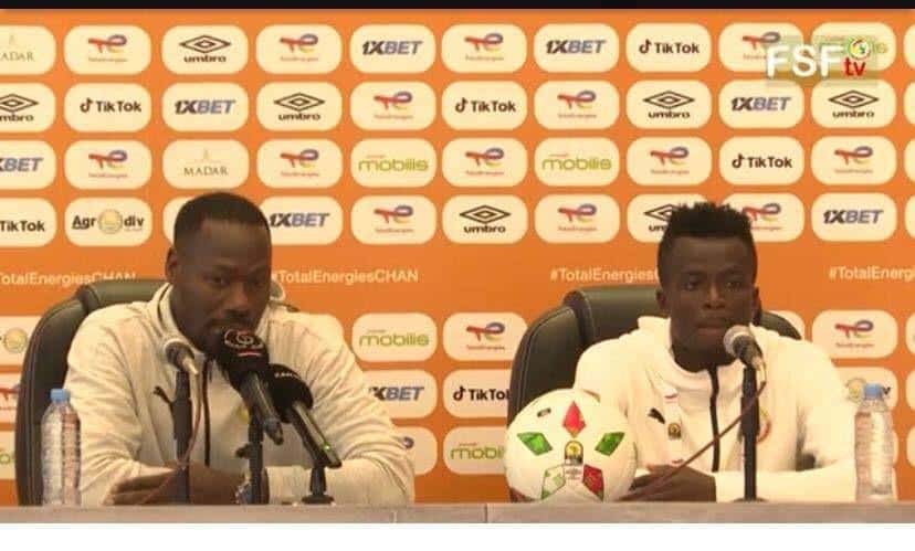 Le sélectionneur de l’équipe nationale locale s’est face à la presse, pour la traditionnelle conférence de presse d’avant match contre la Côte d’Ivoire ce samedi à 19 heure GMT en compagnie du lattéral gauche de Tfc cheikh Tidiane Sidibé.