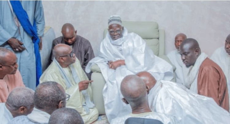 Le patriarche de Darou Miname a reçu un ''hadya'' de 365 000 000 frs cfa et une boîte d'allumette, de la part de la part de la famille de Mame Cheikh Anta Mbacké Borom Gawane