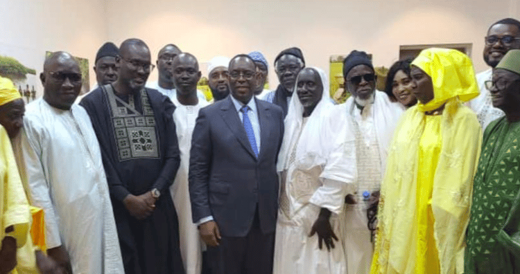 une forte délégation de la plateforme « Xippil Xol Lifi Macky Def », dirigée par Doro Gaye et des membres de la coalition « saxum loli » qui a été reçue ce jeudi 12 janvier 2023 au palais de la république par le chef de l’Etat Macky Sall.