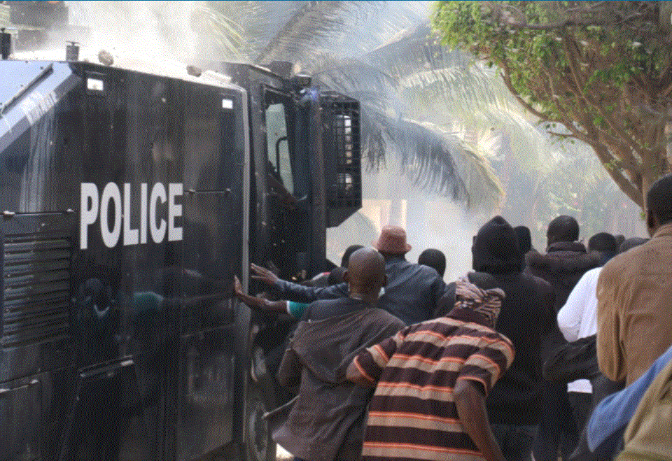Sonko à la Patte d’Oie : Un policier blessé par une grenade lacrymogène
