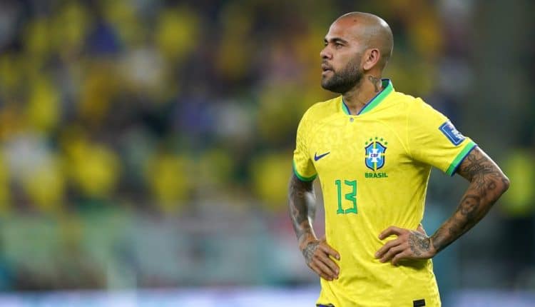 Accusé de vi0l : Dani Alves va rester en prison