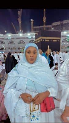 (Photos) Adja – A la Mecque, l’actrice prie pour la paix : « Yalla na diamm sakh »