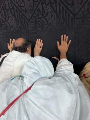 (Photos) Adja – A la Mecque, l’actrice prie pour la paix : « Yalla na diamm sakh »