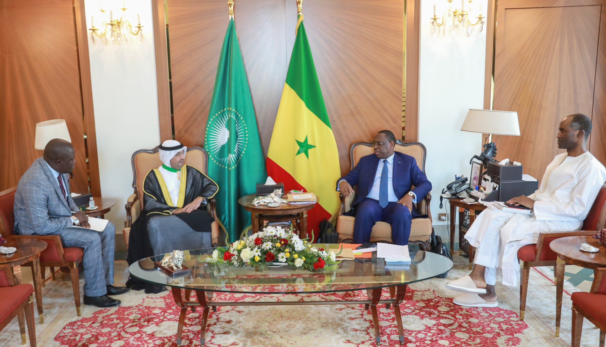 Palais : Le sultan Ali Al Harbi promu Commandeur de l'Ordre du Lion (Photos)