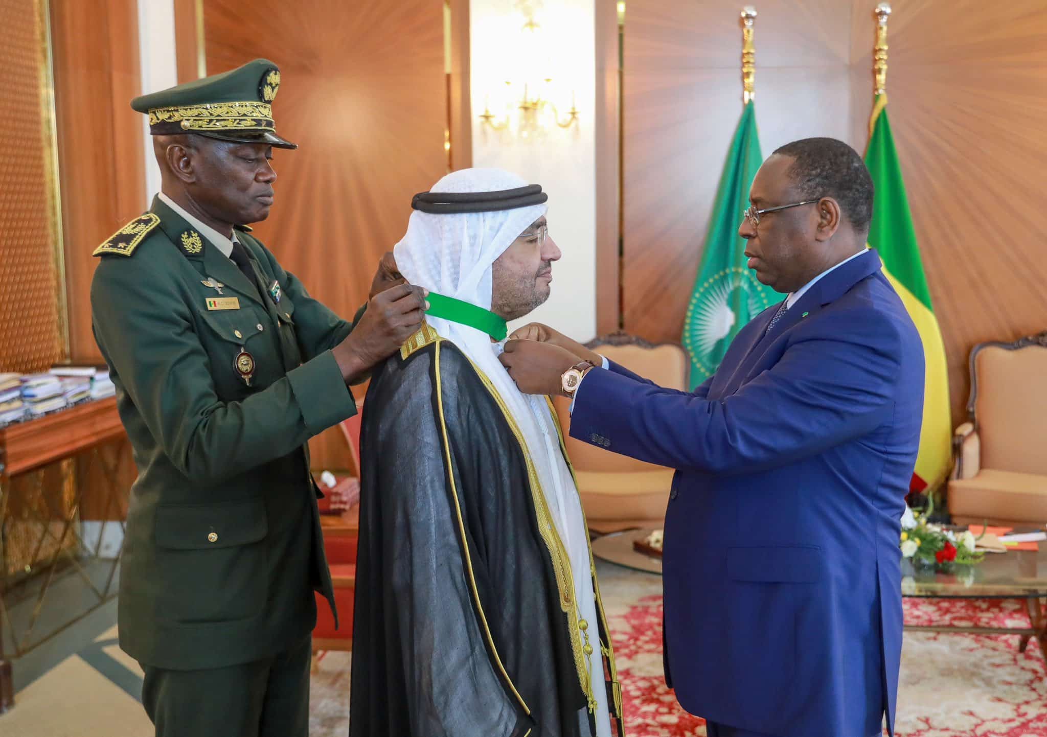 Palais : Le sultan Ali Al Harbi promu Commandeur de l'Ordre du Lion (Photos)