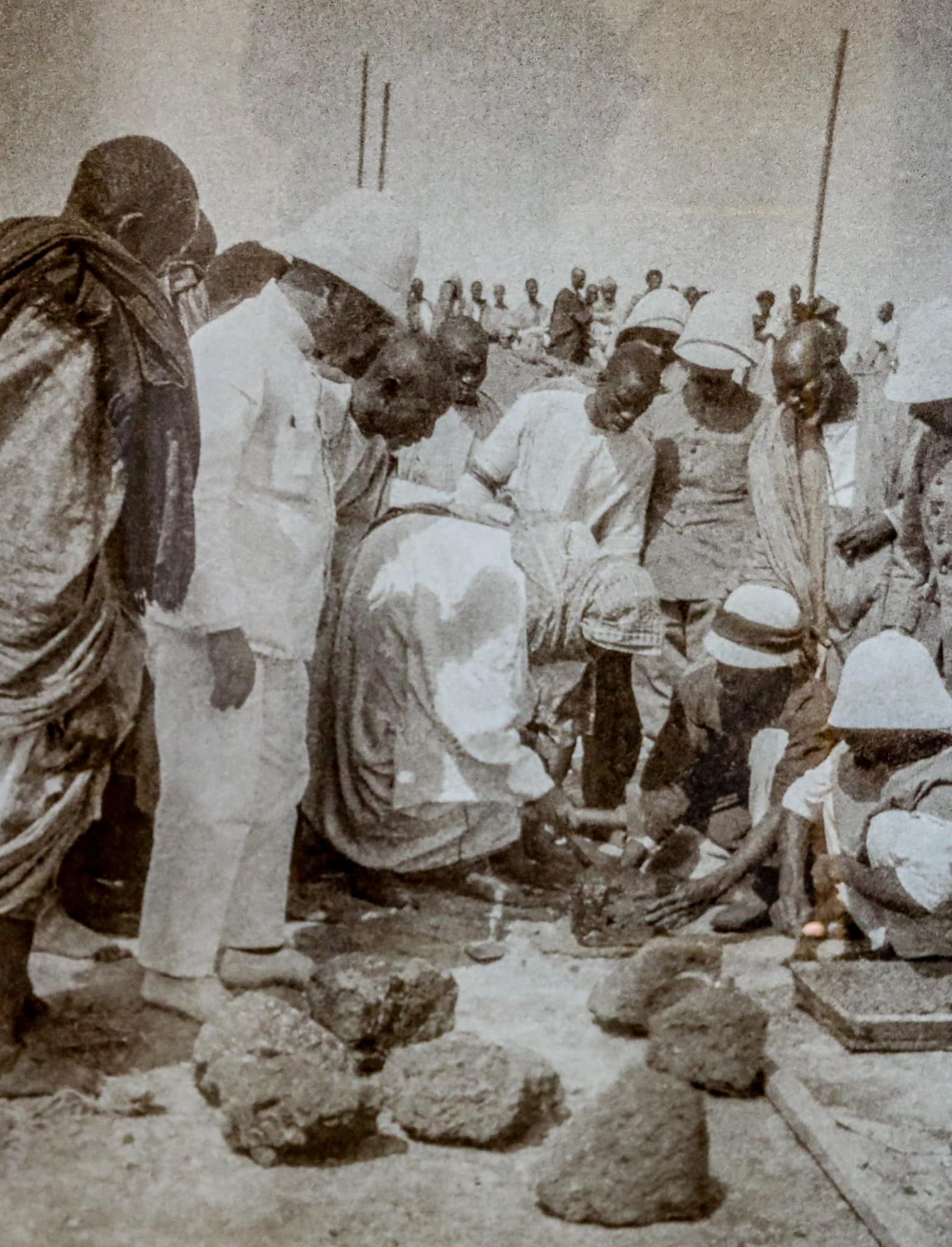 (Photos) Le collectif pour l'acquisition des photos authentiques de Serigne Touba reçu au palais par Macky SALL