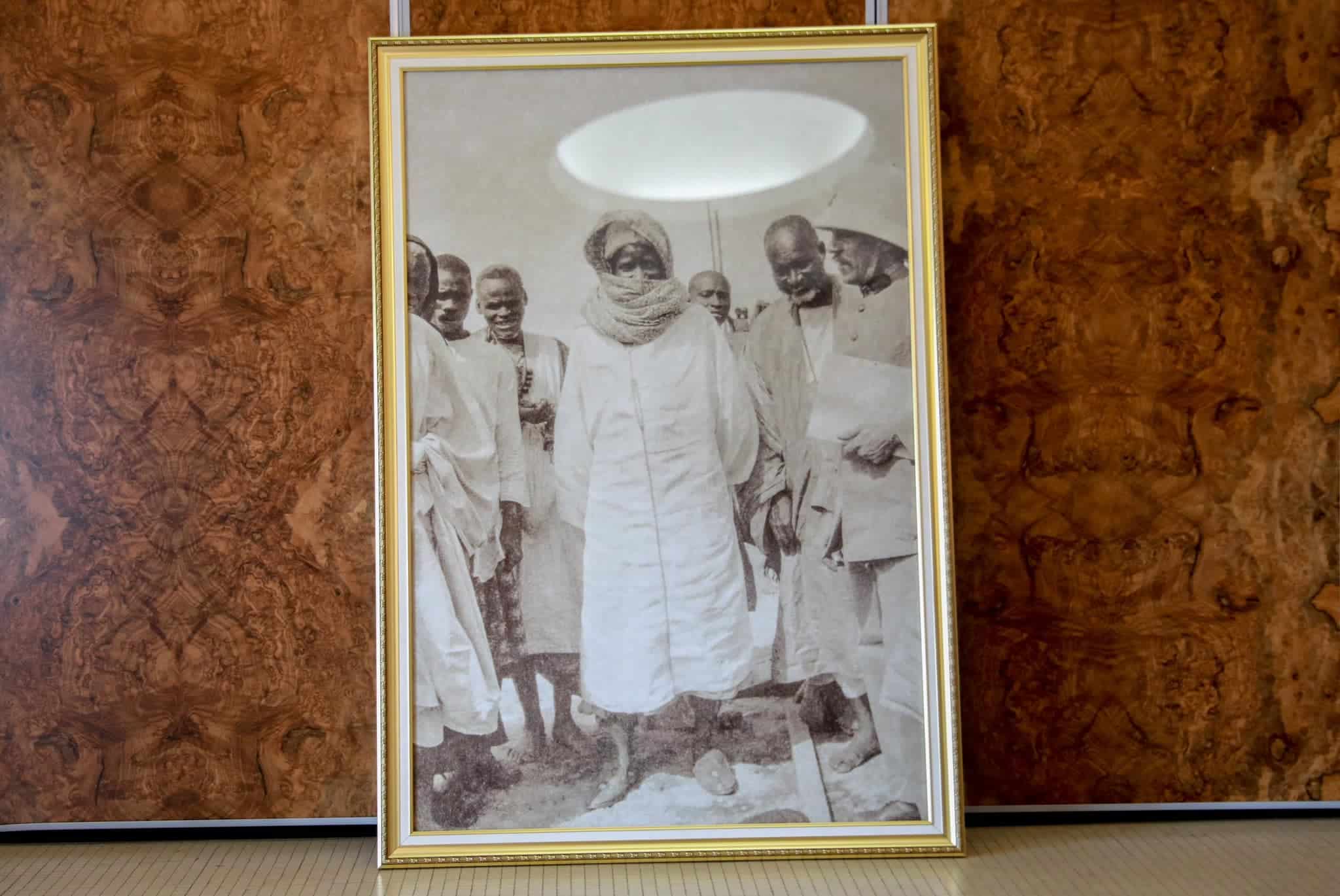 (Photos) Le collectif pour l'acquisition des photos authentiques de Serigne Touba reçu au palais par Macky SALL