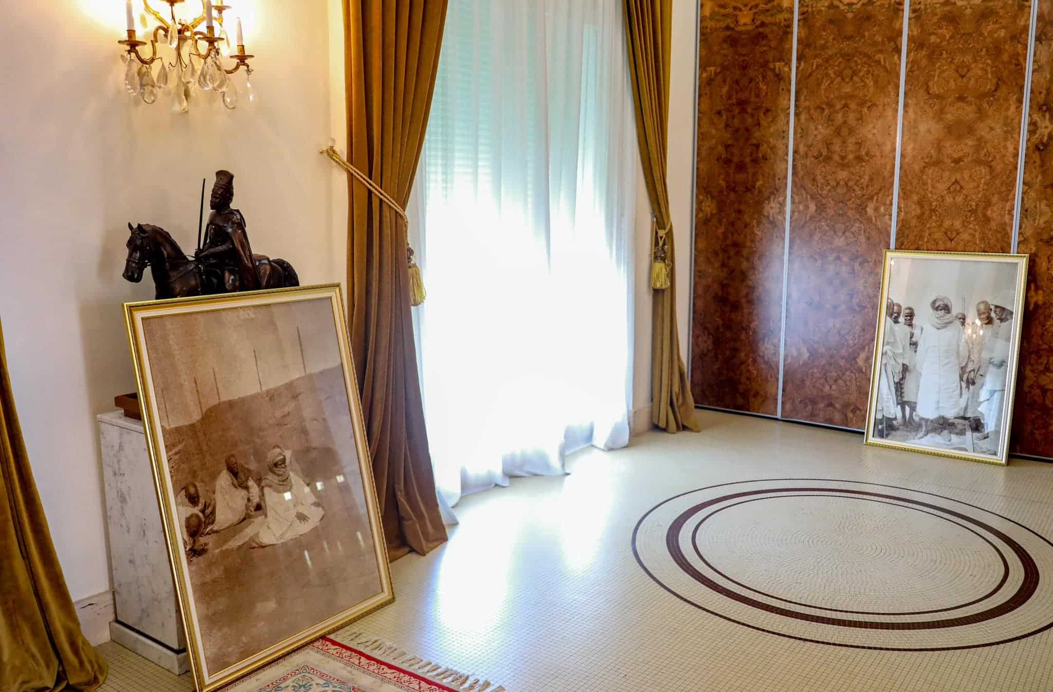 (Photos) Le collectif pour l'acquisition des photos authentiques de Serigne Touba reçu au palais par Macky SALL