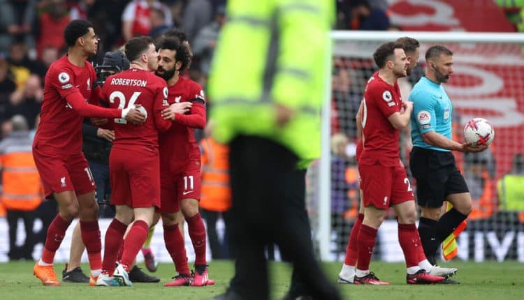 Liverpool - Arsenal : un arbitre a frappé Andrew Robertson