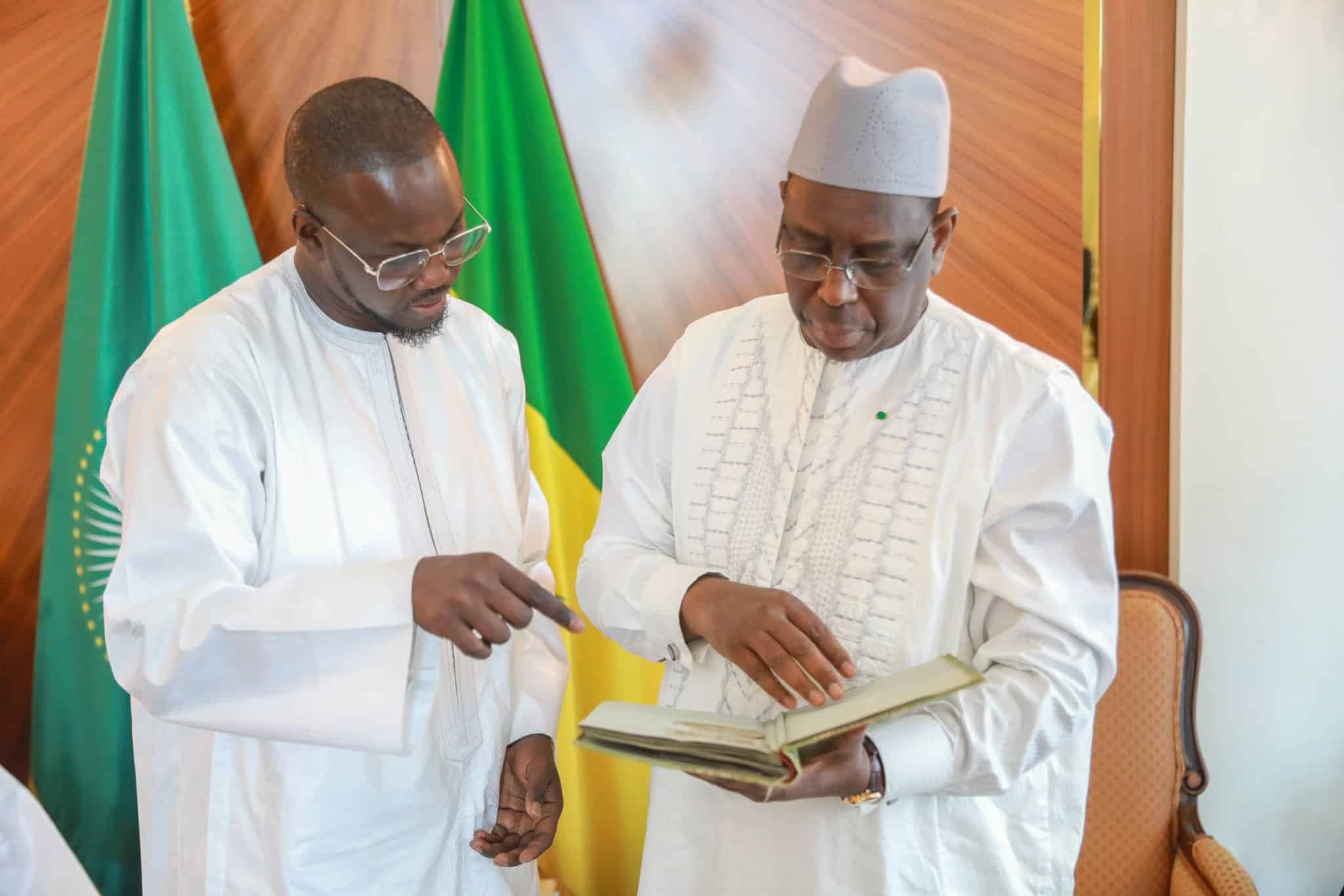 Palais : Macky Sall a reçu le collectif pour l'acquisition des photos authentiques de Serigne Touba