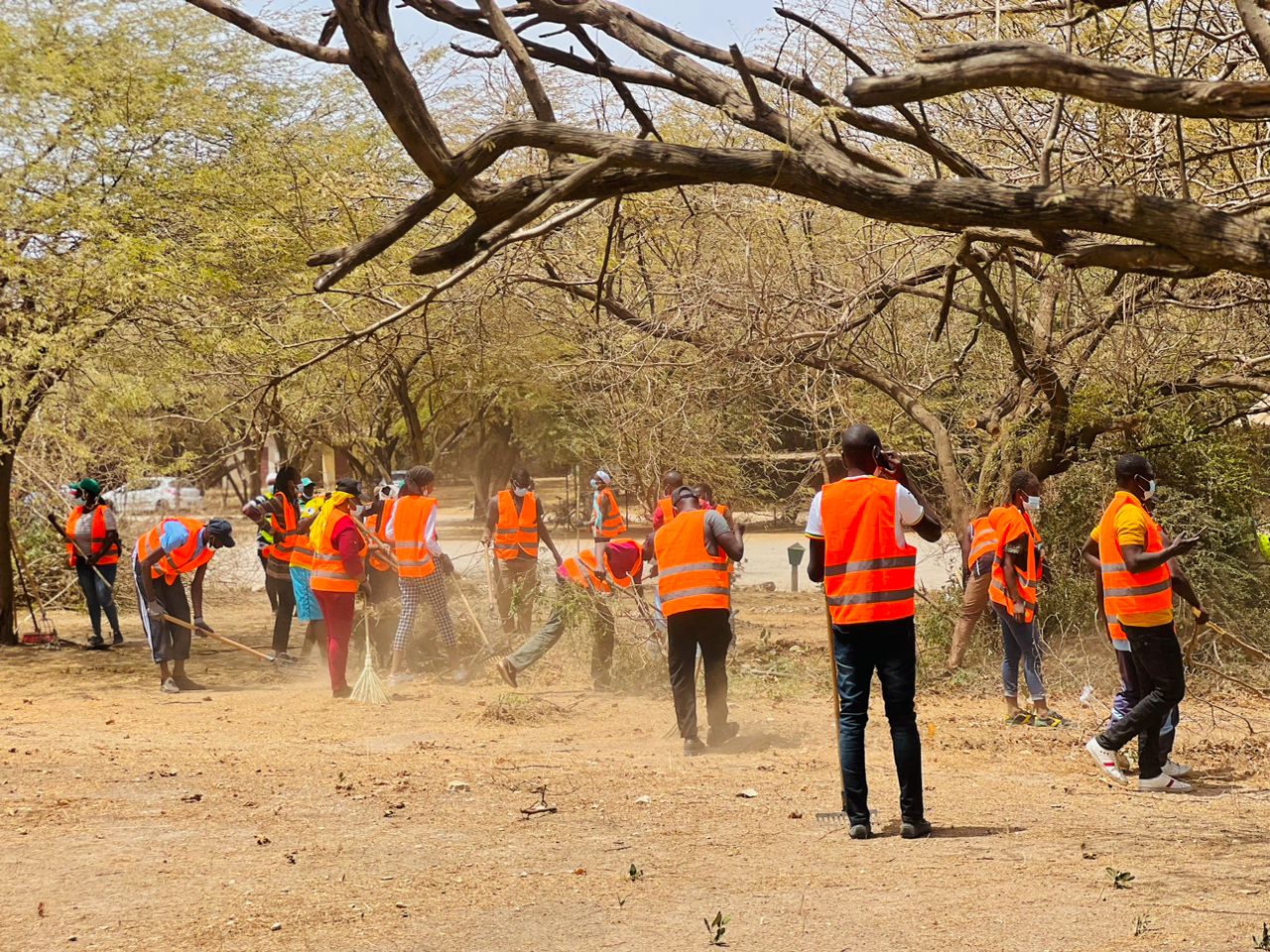(Photos) Cleaning Saison 02: Abdou Karim Sall prépare le terrain pour les jeunes marcheurs en direction de Popenguine.