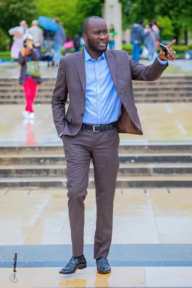 (08 Photos) – Chic et élégant: Oustaz Modou Fall en bon play-boy dans les rues de France.