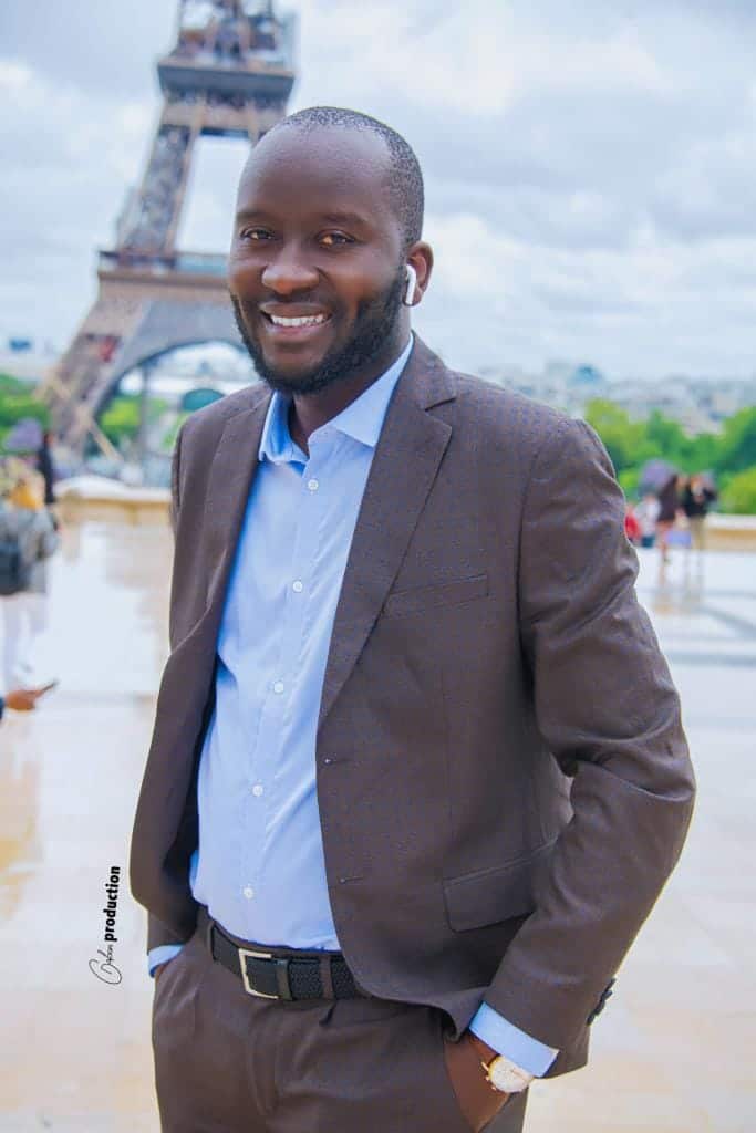 (08 Photos) – Chic et élégant: Oustaz Modou Fall en bon play-boy dans les rues de France.