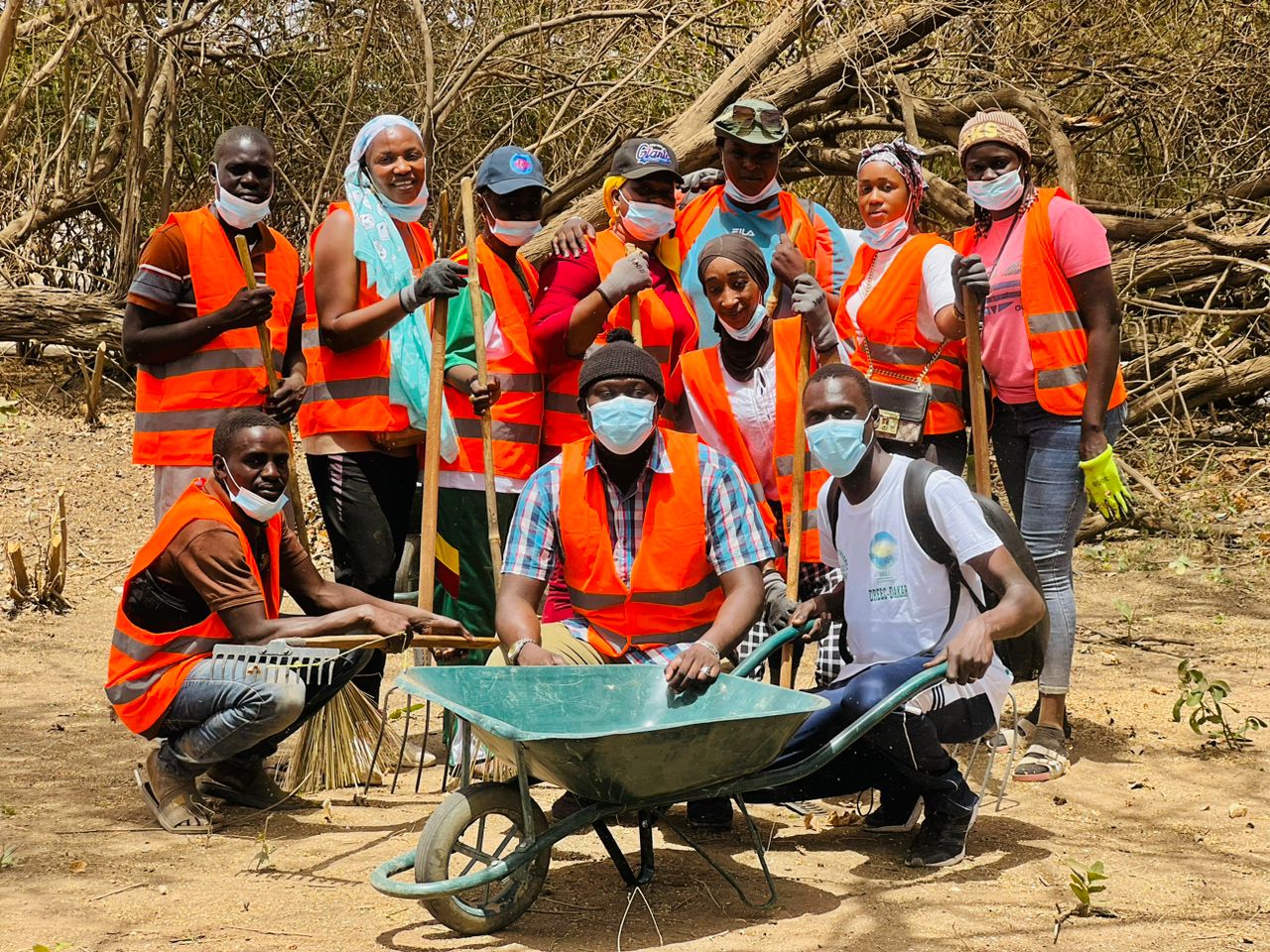 (Photos) Cleaning Saison 02: Abdou Karim Sall prépare le terrain pour les jeunes marcheurs en direction de Popenguine.