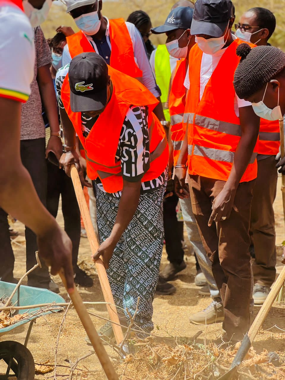 (Photos) Cleaning Saison 02: Abdou Karim Sall prépare le terrain pour les jeunes marcheurs en direction de Popenguine.