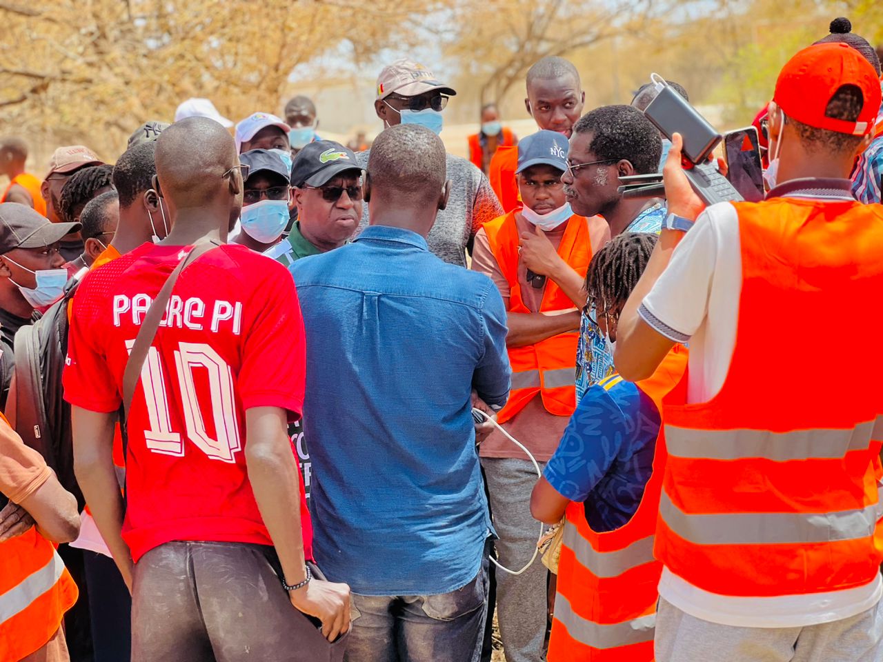(Photos) Cleaning Saison 02: Abdou Karim Sall prépare le terrain pour les jeunes marcheurs en direction de Popenguine.