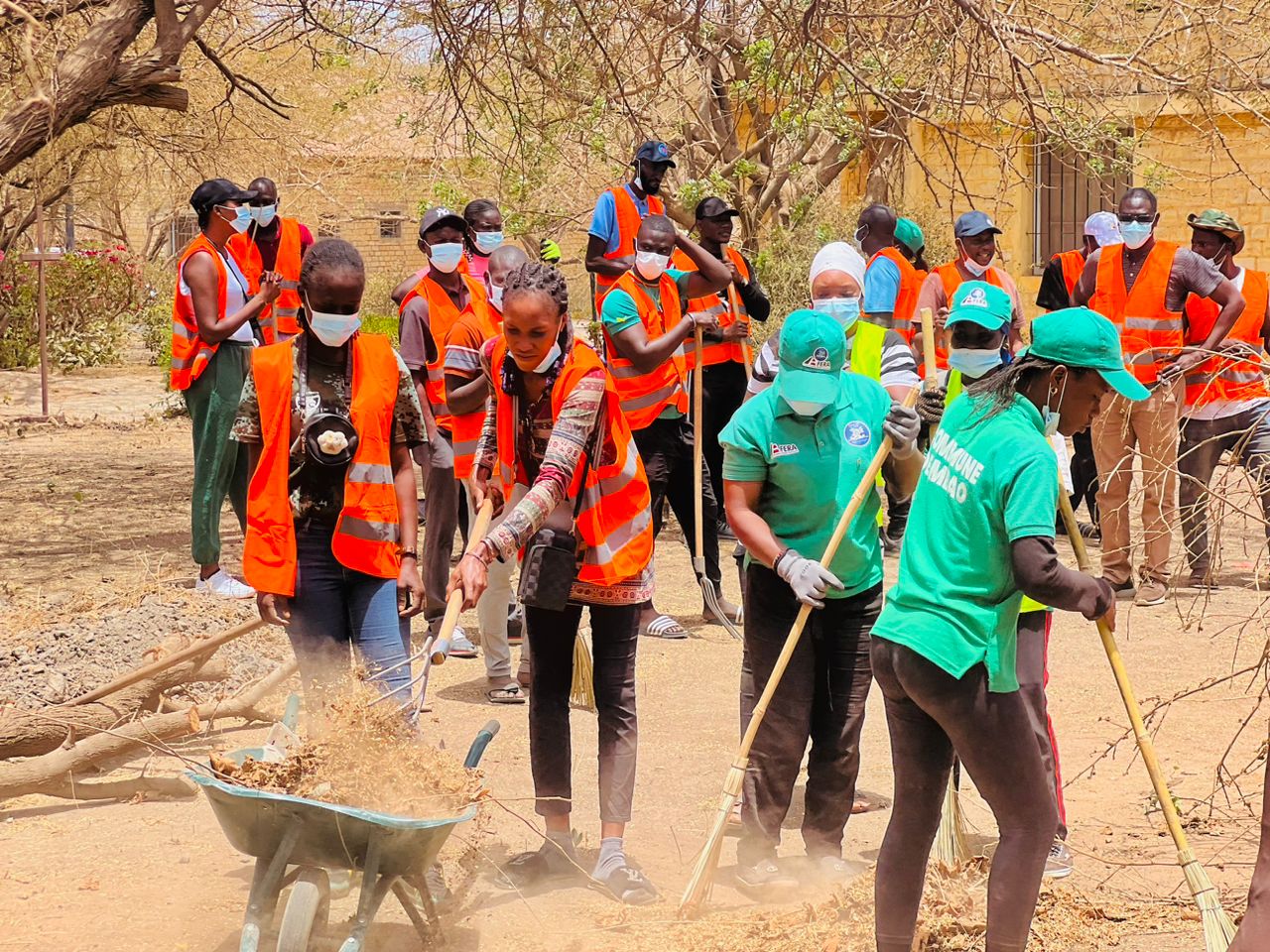 (Photos) Cleaning Saison 02: Abdou Karim Sall prépare le terrain pour les jeunes marcheurs en direction de Popenguine.