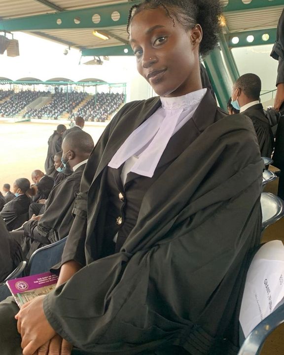 Ifunaya Delilah : Une jeune avocate suspendue à cause de ses photos $ęxy (Photos)