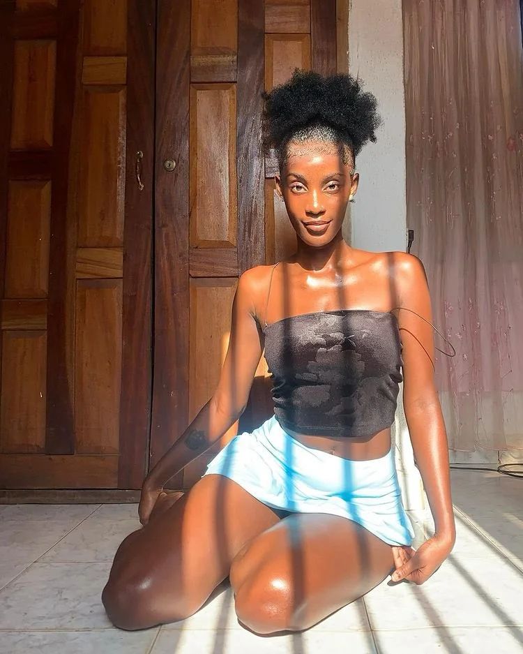 Ifunaya Delilah : Une jeune avocate suspendue à cause de ses photos $ęxy (Photos)