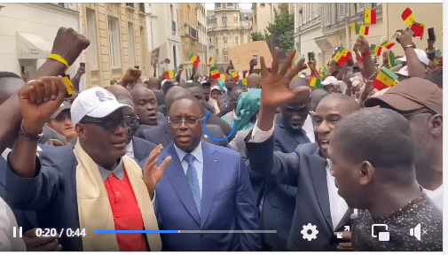 Sommet de Paris : Macky Sall accueilli par une foule immense