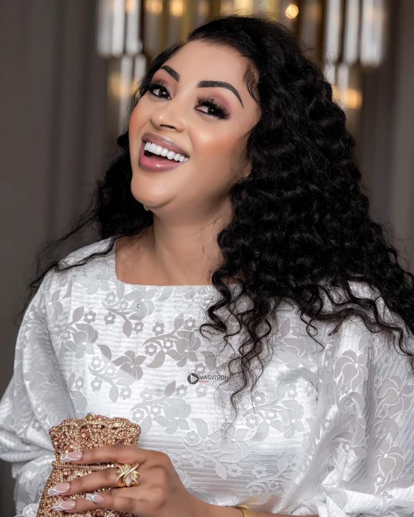 Photos : Sokhna Aïdara étincelante dans une belle tenue