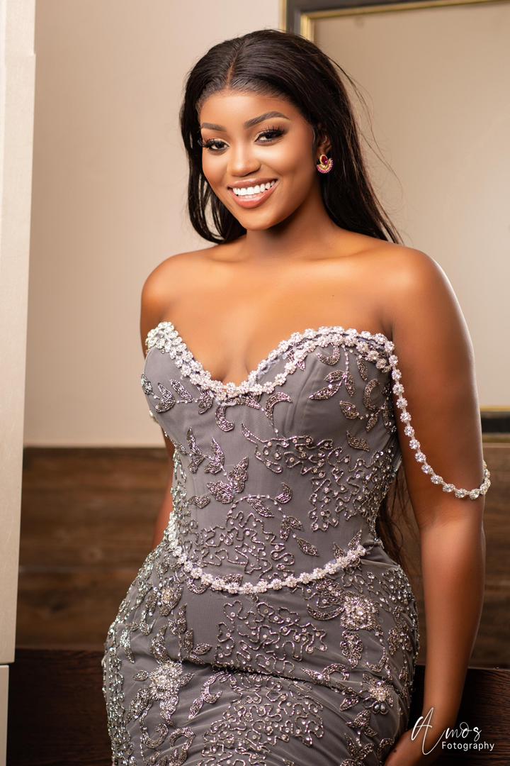 ( 04 PHOTOS ) Tabaski 2023: Cathy de la Série Virginie, élève le niveau et remporte le prix du meilleur Sagnsé