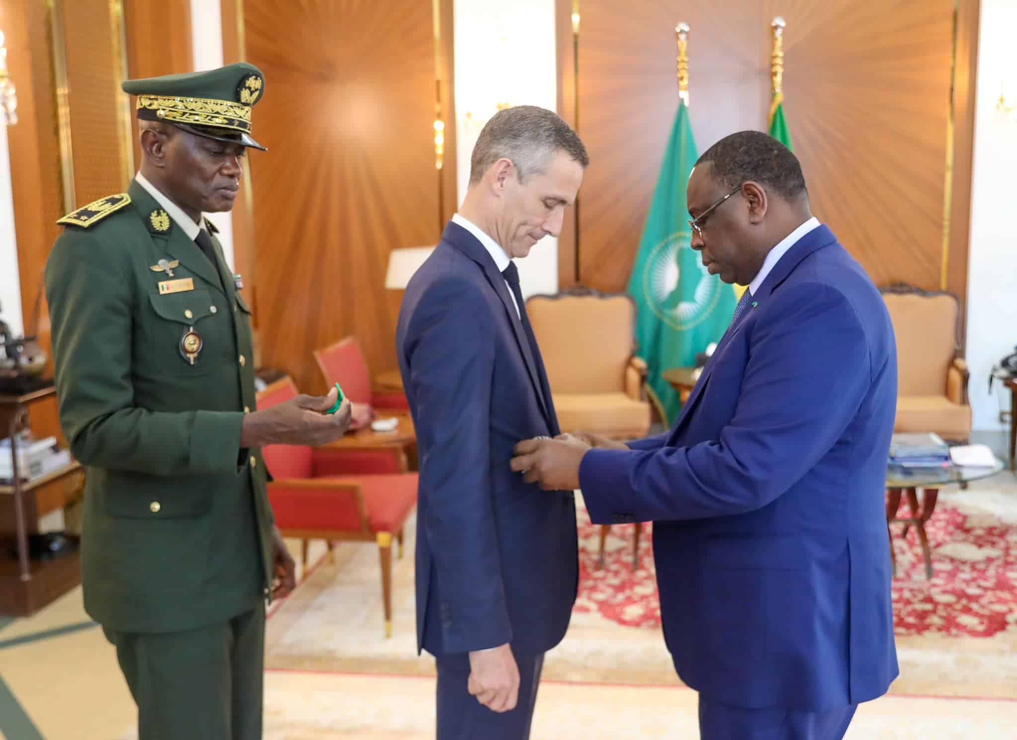 Fin de mission : L'ambassadeur de France au Sénégal élevé à la dignité de Grand Officier dans l'ordre national du Lion