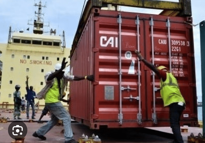 Port : Les transitaires et commerçants suspendent leur mouvement d'humeur après une intervention de Amadou Ba et du ministre de l'Economie Maritime