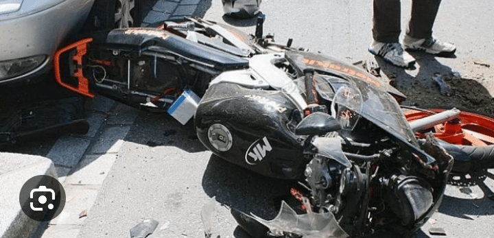 Mbane : Un mort et un blessé grave dans un accident entre un véhicule et une moto