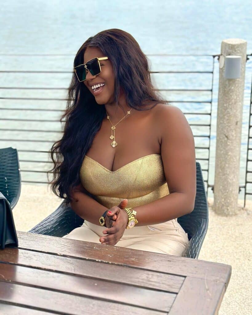 Jean déchiré, sourire ravageur, Mia Guissé charme les mauritaniens (Photos)