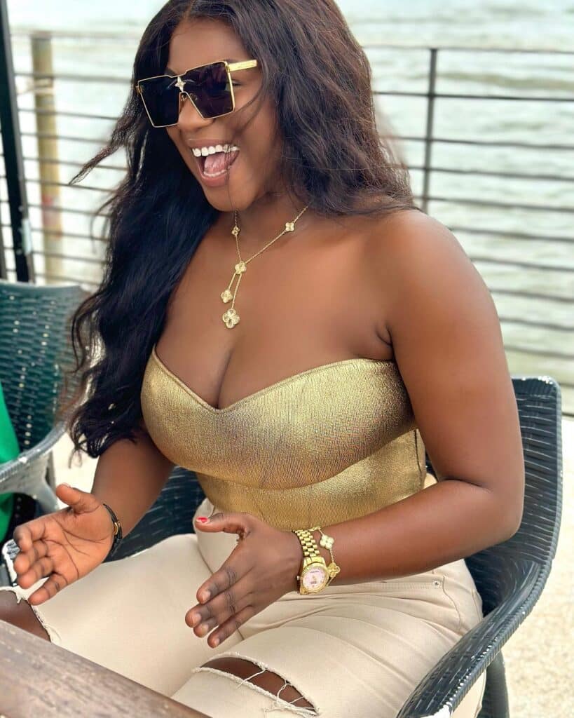 Jean déchiré, sourire ravageur, Mia Guissé charme les mauritaniens (Photos)