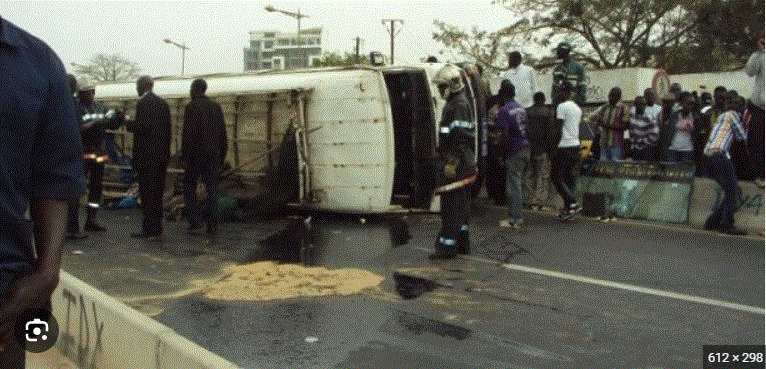 Pikine : 32 blessés après le renversement d'un car "Ndiaga Ndiaye"