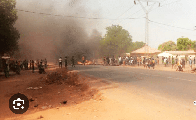Diaobé : Un mort dans les émeutes suivant le placement en détention de Ousmane Sonko