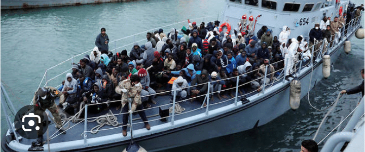 Émigration clandestine : Une pirogue avec à bord 80 candidats interceptée au large de Dakar