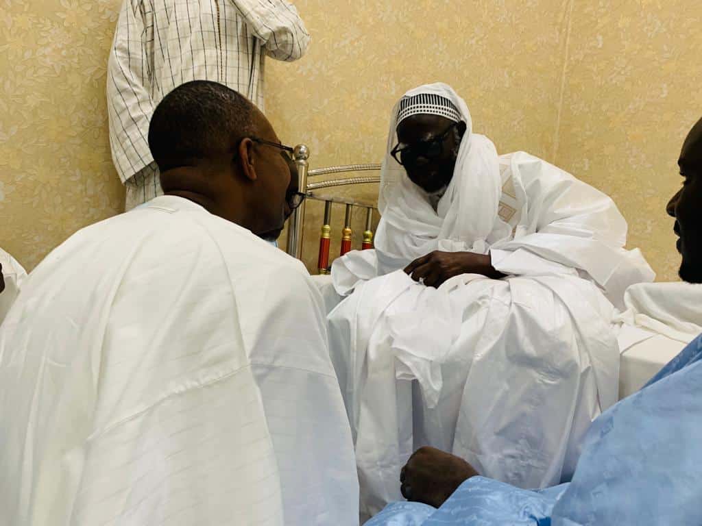 (Photos) Reçu par S. Mountakha, Mamadou Ibra Kane remet une lettre au Khalif