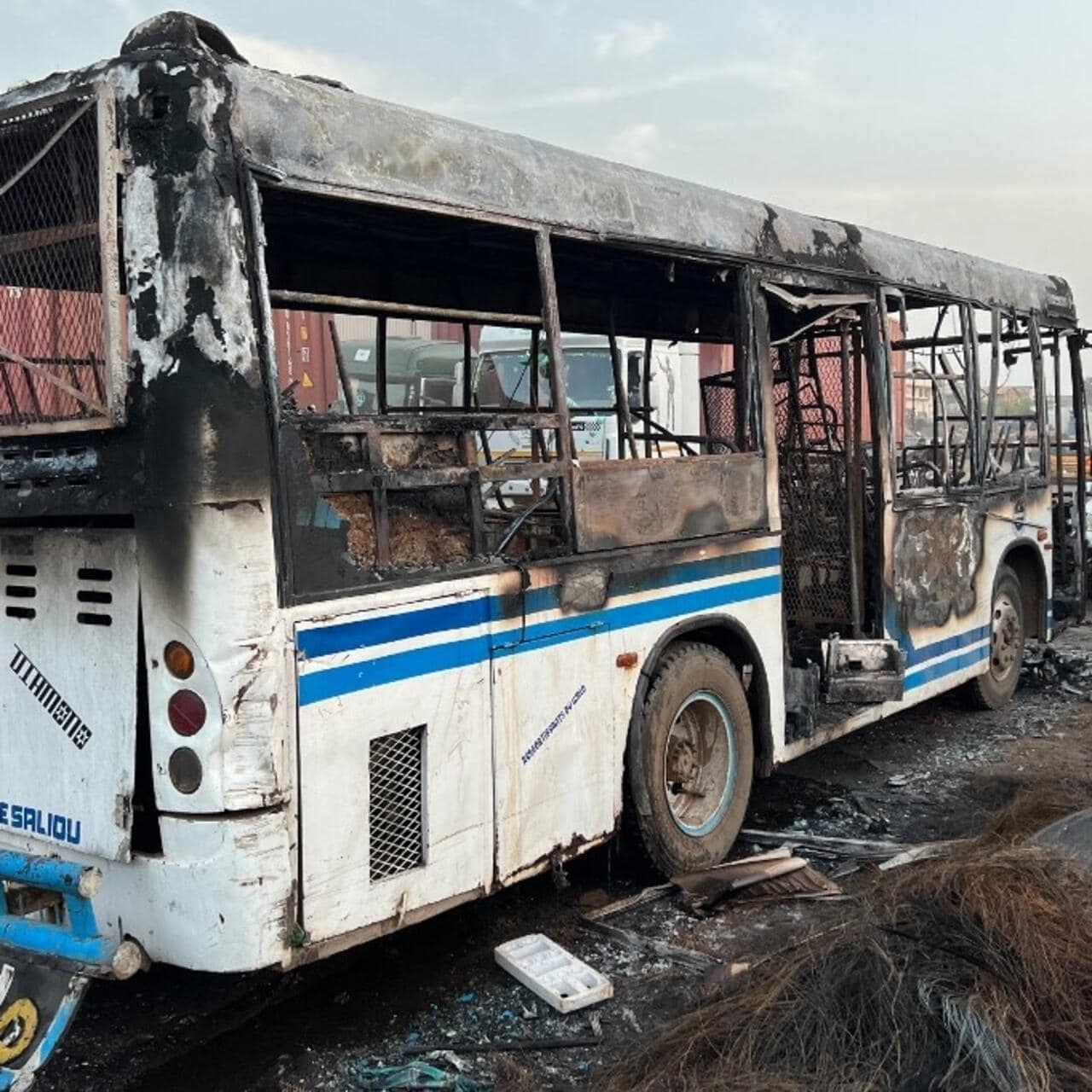 Enquête en cours sur l'attaque du bus de la ligne 65 à Yarakh : quatre suspects en garde à vue