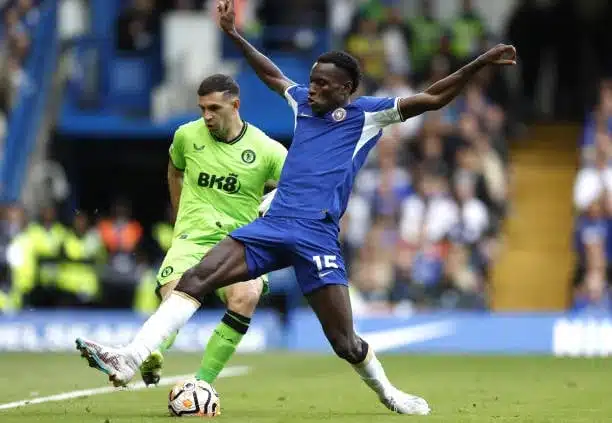 Premier League : Chelsea battu à domicile par Aston Villa, Jackson encore muet