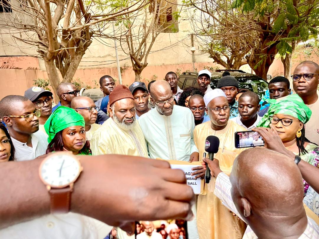 (Photos) Parrainage - Mbao: Abdou Karim Sall remet 24 020 parrains à Abdoulaye Thimbo